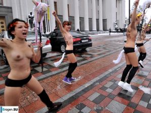 Обнажения в знак протеста. Часть 5. Эскиз 32