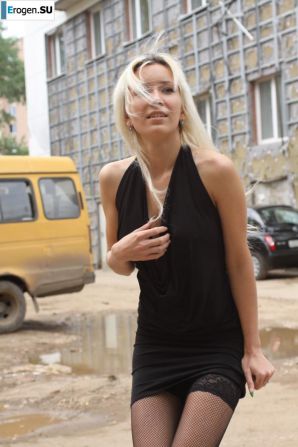 Nastya from Samara walks around the city and shows herself. Thumb 13