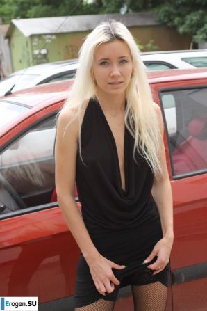 Nastya from Samara walks around the city and shows herself. Thumb 32