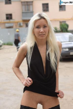 Nastya from Samara walks around the city and shows herself. Thumb 35