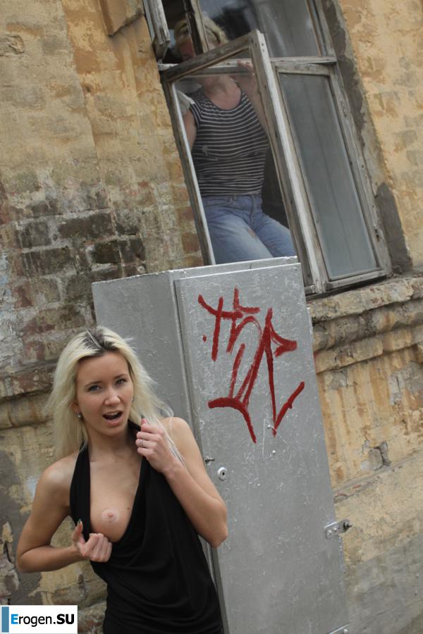 Настя из Самары ходит по городу и показывает себя. Часть 2. Фото 16