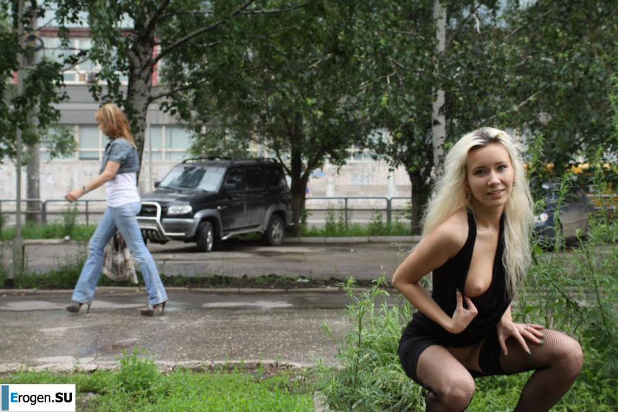 Nastya from Samara walks around the city and shows herself. Part 3. Photo 37