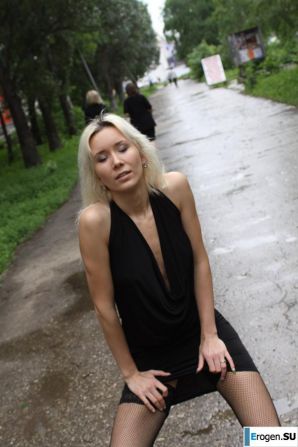 Nastya from Samara walks around the city and shows herself. Part 3. Thumb 16