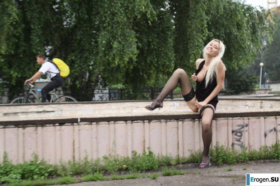 Nastya from Samara walks around the city and shows herself. Part 7. Photo 7
