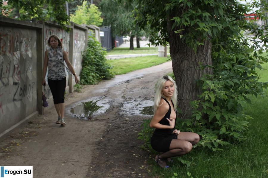 Nastya from Samara walks around the city and shows herself. Part 10. Photo 19