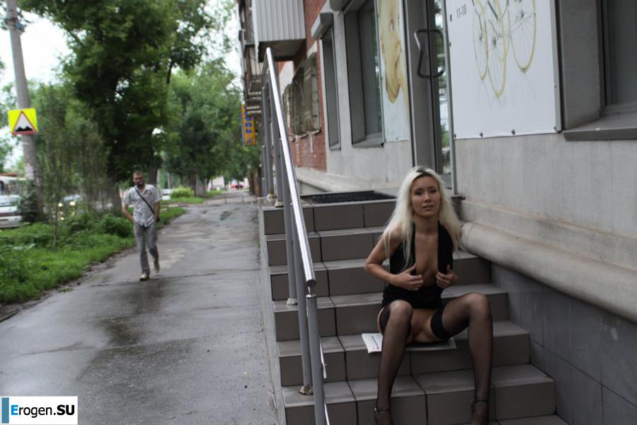 Nastya from Samara walks around the city and shows herself. Part 11. Photo 37