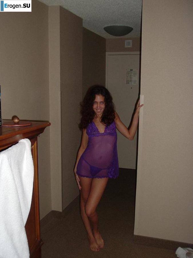 Smiling brunette with everlasting nipples. Photo 16