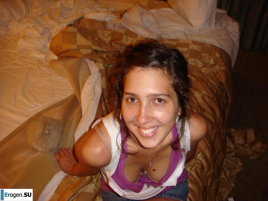 Smiling brunette with everlasting nipples. Photo 28