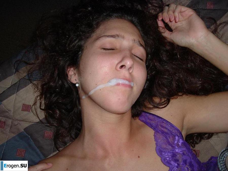 Smiling brunette with everlasting nipples. Photo 36