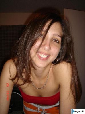 Smiling brunette with everlasting nipples. Thumb 27