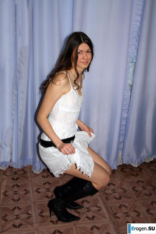 Russian Asian woman with a lizard. Photo 14