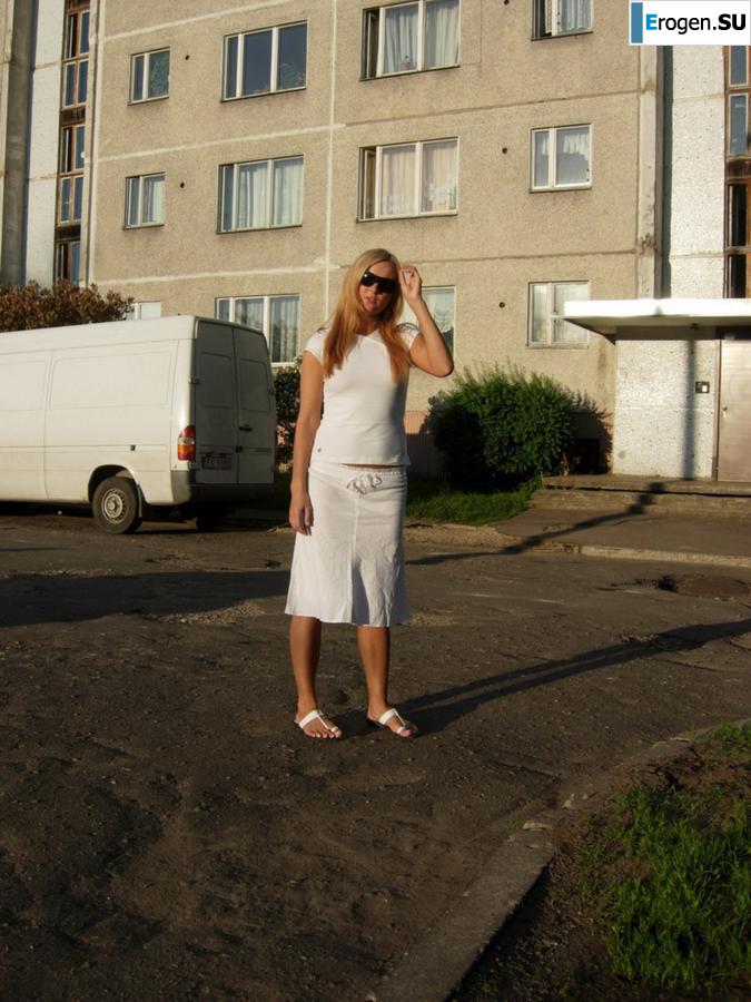 That blonde, the brunette. Photo 27