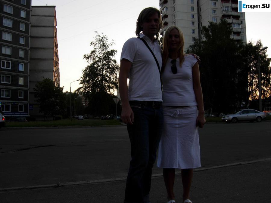 That blonde, the brunette. Photo 28