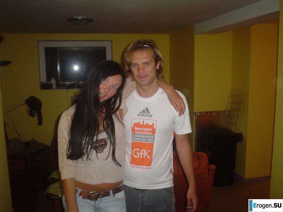 That blonde, the brunette. Photo 33