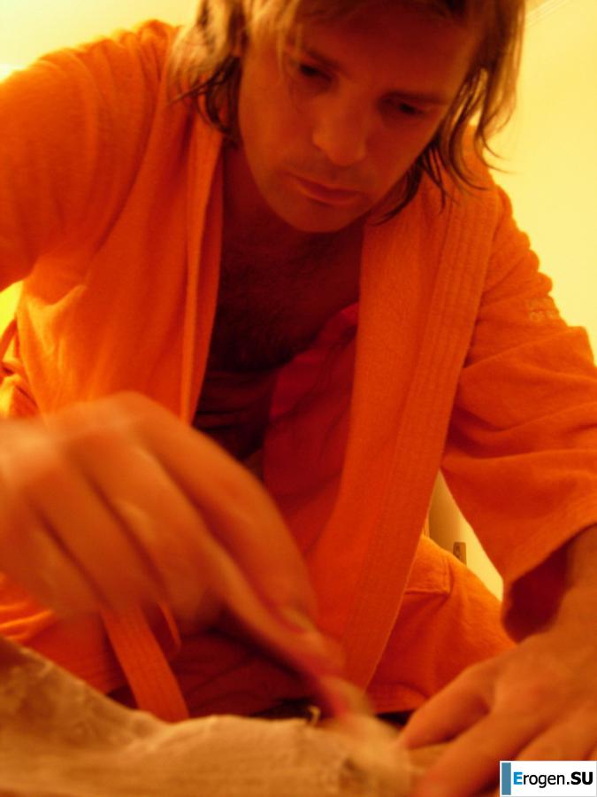 That blonde, the brunette. Photo 8