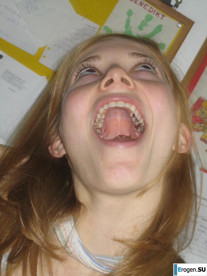 Slender German and her curly-haired friend. Photo 8