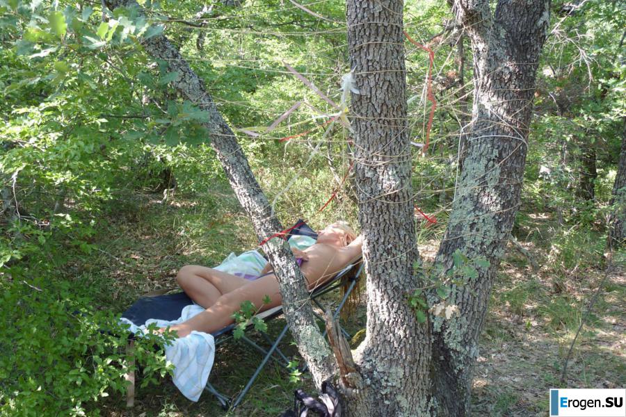 Hippies are nudists. Photo 31