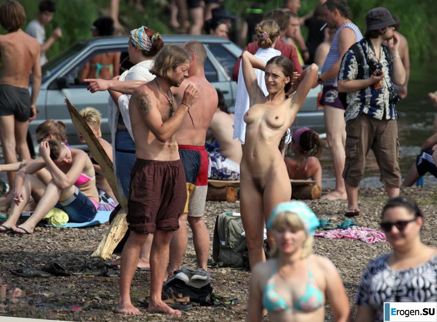Hippies are nudists. Photo 58
