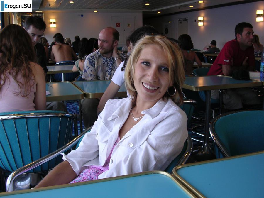 Худая европейка на море. Фото 22