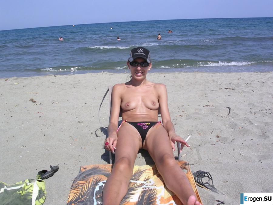 Худая европейка на море. Фото 28