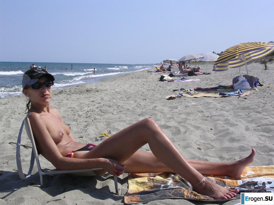 Худая европейка на море. Фото 30