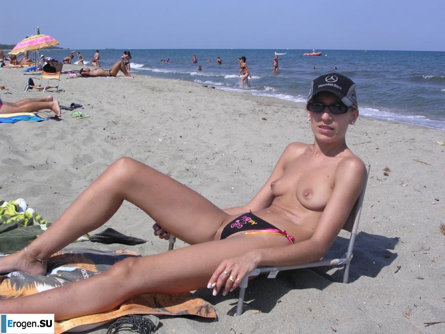 Худая европейка на море. Фото 31