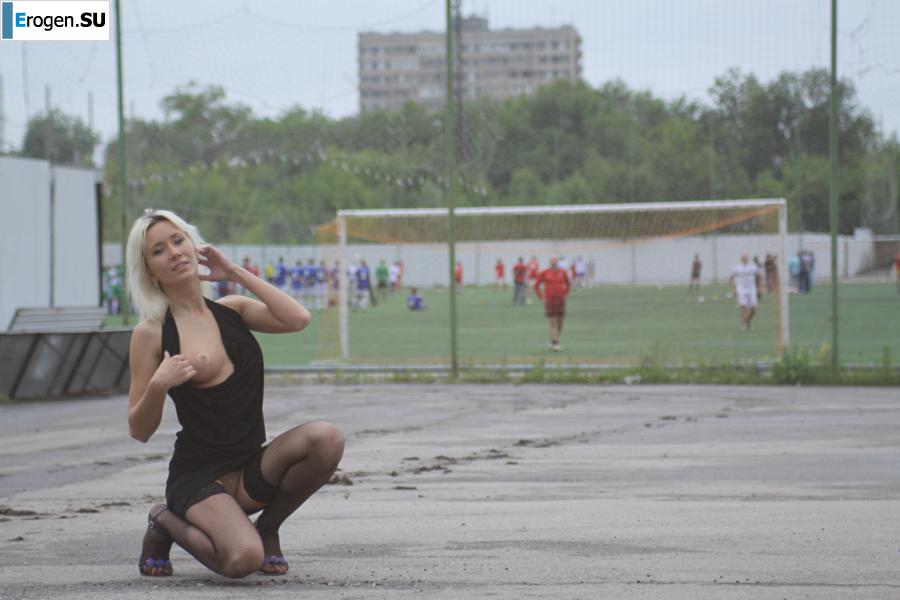 Настя из Самары ходит по городу и показывает себя. Часть 12. Фото 12