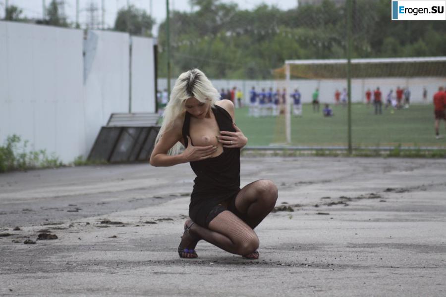 Настя из Самары ходит по городу и показывает себя. Часть 12. Фото 15