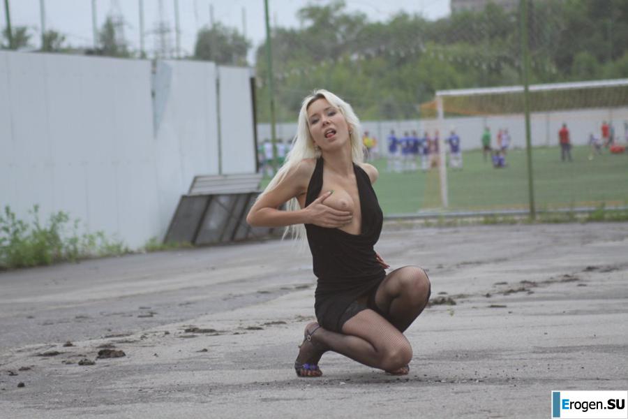 Настя из Самары ходит по городу и показывает себя. Часть 12. Фото 17