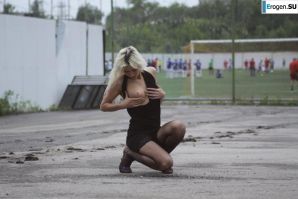 Настя из Самары ходит по городу и показывает себя. Часть 12. Эскиз 15