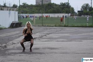 Настя из Самары ходит по городу и показывает себя. Часть 12. Эскиз 5