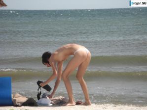 Topless thin girl on the beach. Thumb 20