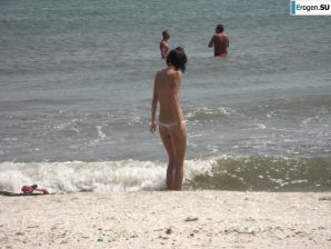 Topless thin girl on the beach. Thumb 28
