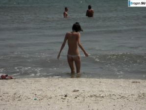 Topless thin girl on the beach. Thumb 29