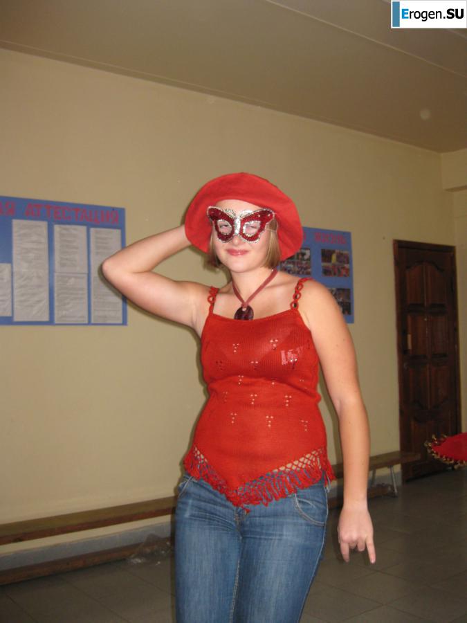 Students take pictures of themselves. Photo 38