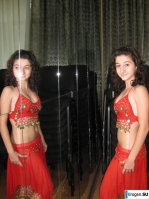 Студентки фоткают сами себя. Эскиз 32