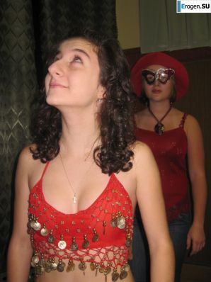 Студентки фоткают сами себя. Эскиз 37