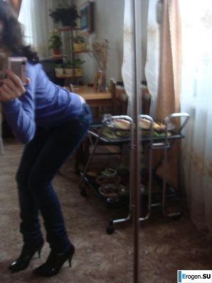 Студентки фоткают сами себя. Эскиз 39