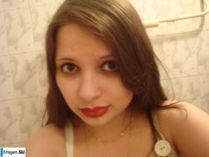 Студентки фоткают сами себя. Эскиз 6