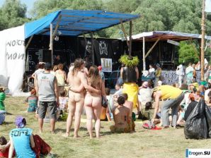 Photo from the hippie rally. Thumb 28