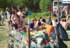 Photo from the hippie rally. Thumb 34