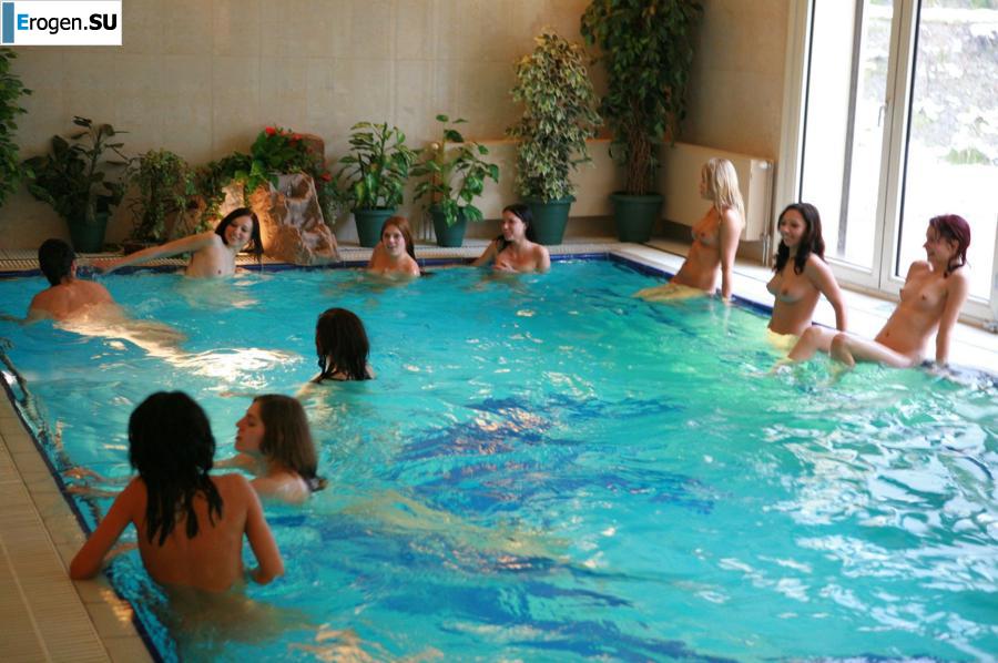 Чешские нудисты в бассейне. Фото 5