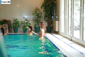 Czech nudists in the pool. Thumb 15