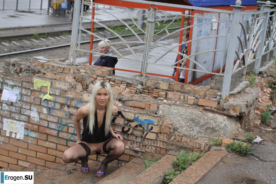 Nastya from Samara walks around the city and shows herself. Part 14. Photo 24