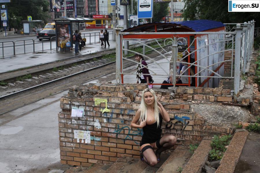 Nastya from Samara walks around the city and shows herself. Part 14. Photo 28