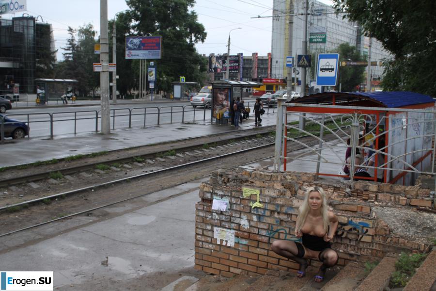 Nastya from Samara walks around the city and shows herself. Part 14. Photo 31