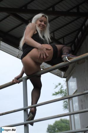 Nastya from Samara walks around the city and shows herself. Part 14. Thumb 16