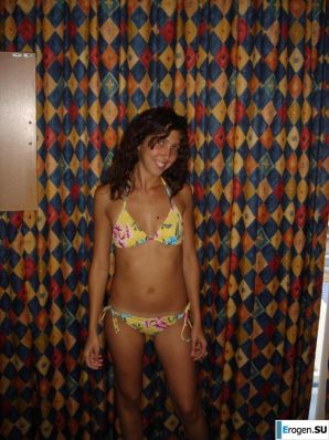 Улыбчивая брюнетка с вечностоящими сосками. Часть 2. Эскиз 6