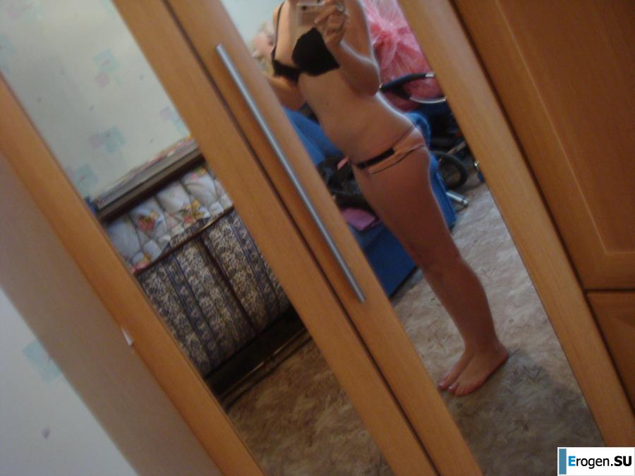 Students take pictures of themselves. Part 2. Photo 32