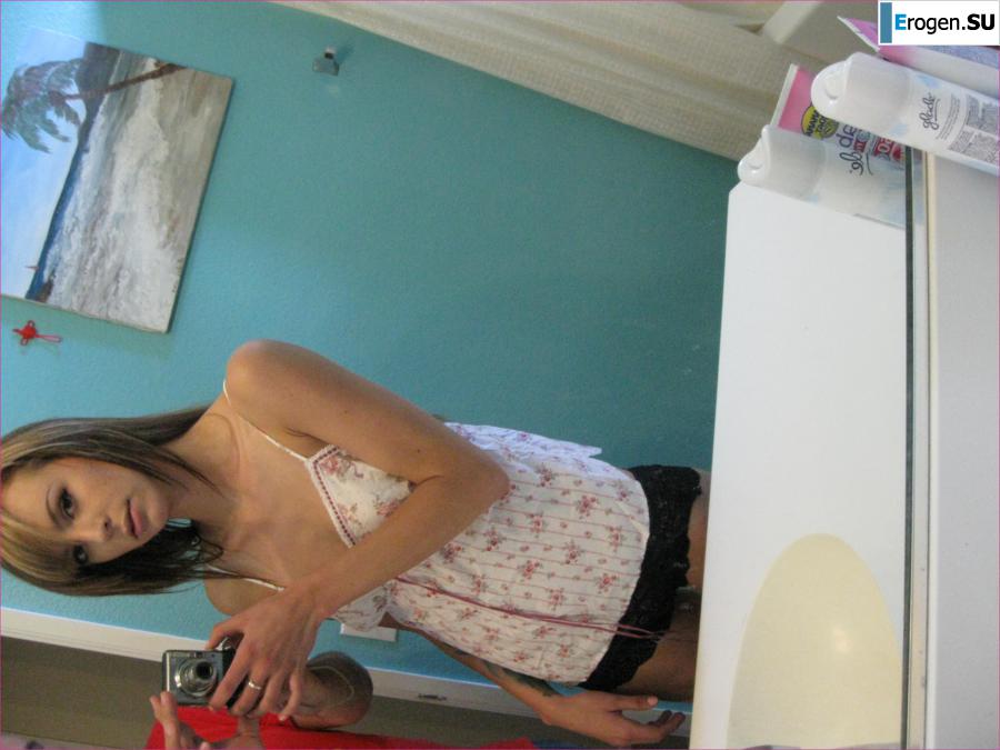 Self-shot in the bathroom. Photo 10